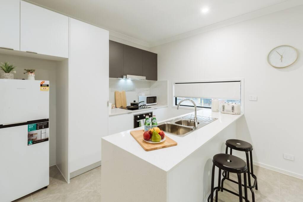 Spacious Modern And Cozy 3bd Townhouse At Great Location Holiday home Gold Coast