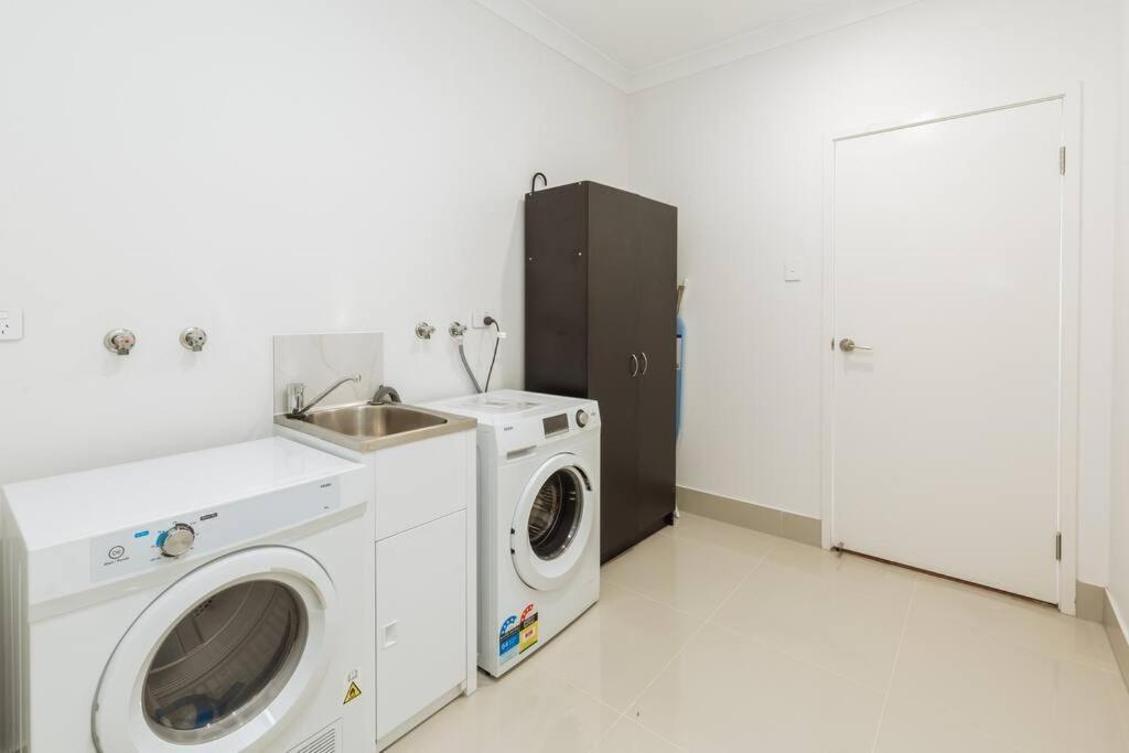 Holiday home Spacious Modern And Cozy 3bd Townhouse At Great Location Gold Coast